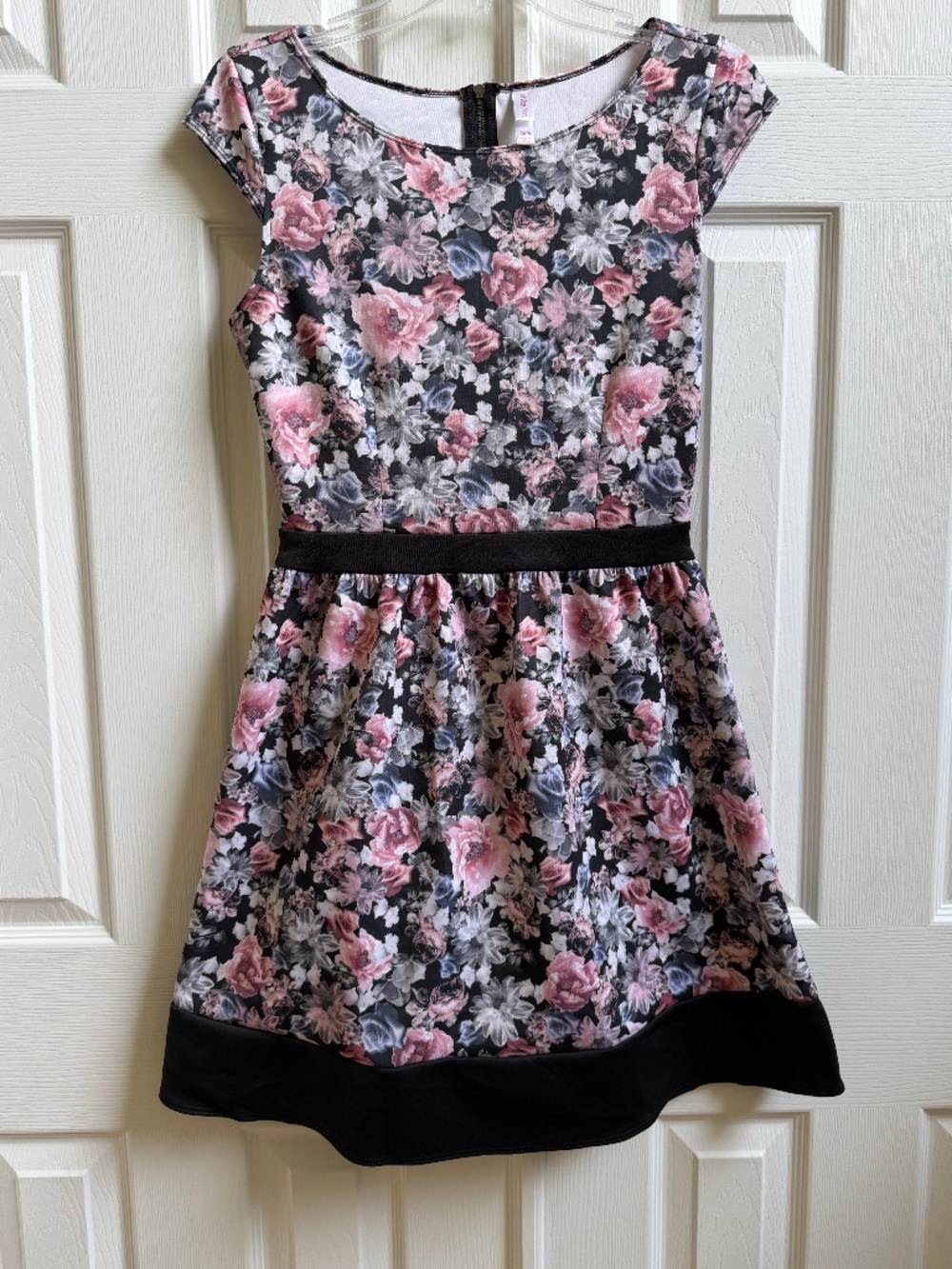 Xhilaration Floral Cap-Sleeve Dress - Size M Pink, gray, rose, black